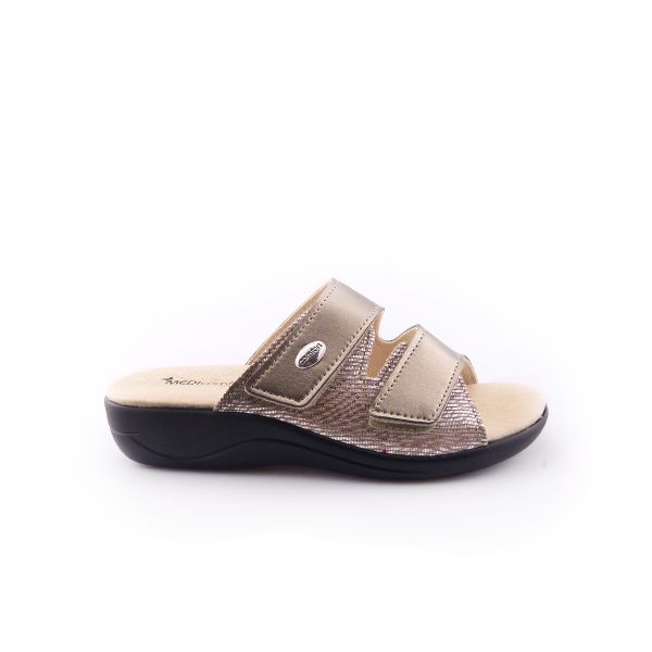 Chinelo Savas